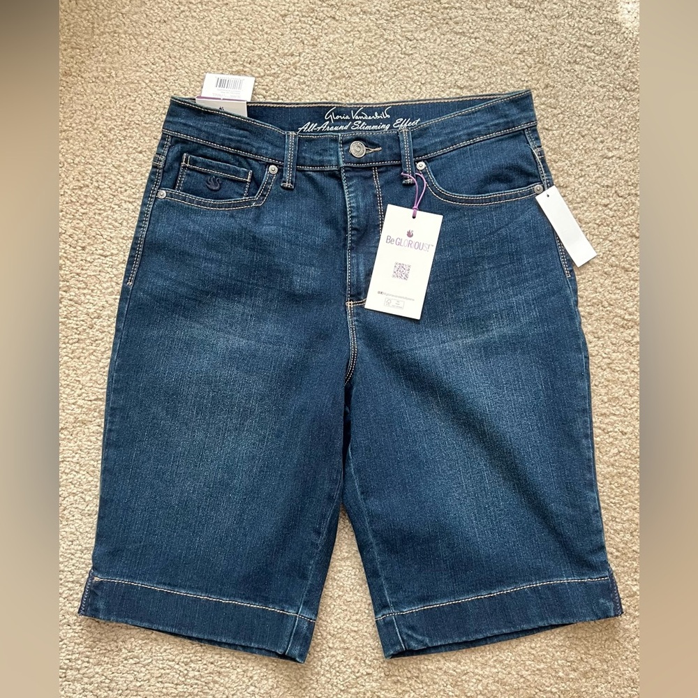 Brand new with tag Gloria Vanderbilt Amanda denim Bermuda shorts size 8
